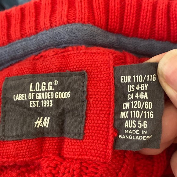 ☀️5/25☀️H&M Red Cable Knit Sweater - LOGG Label of Graded Goods Boys Sz 4-6y - Picture 3 of 4